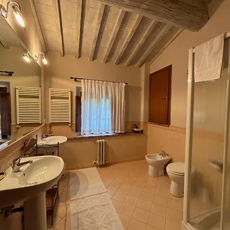 Podere Villabassa Farm stay *